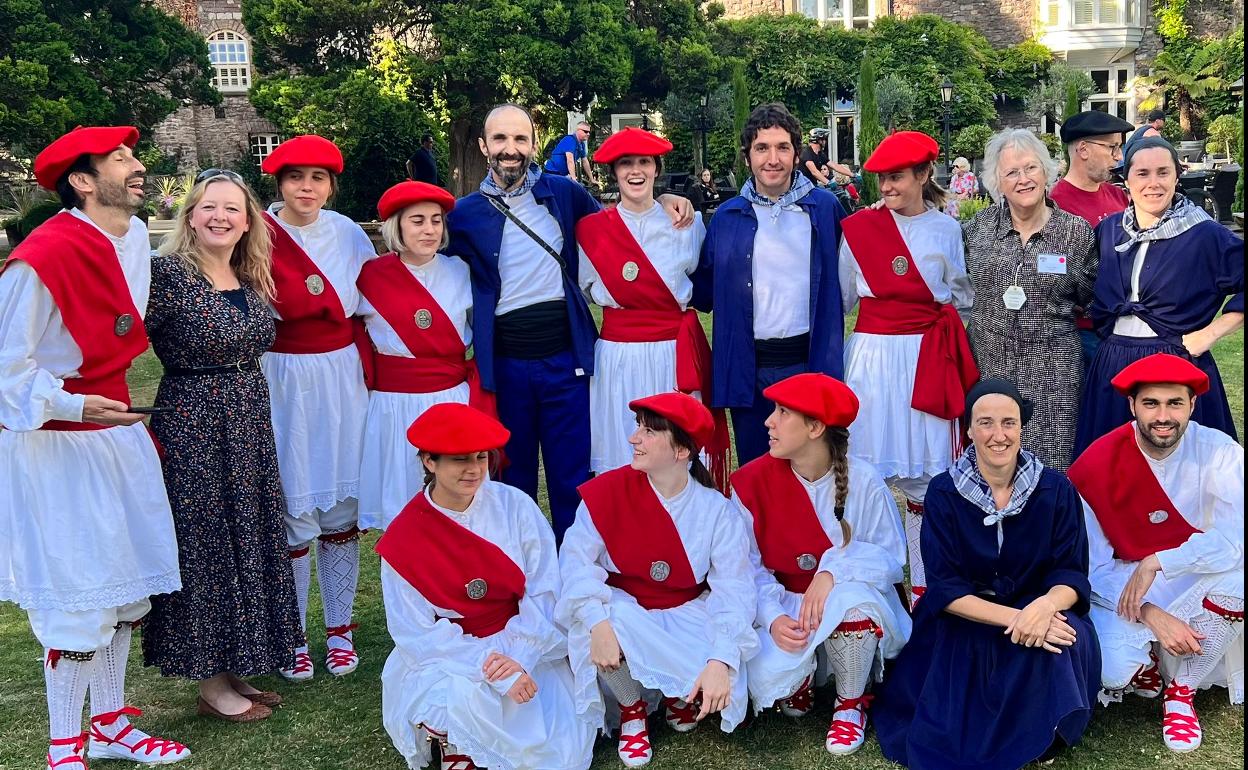 Algunos de los participantes en el homenaje de Gales. 