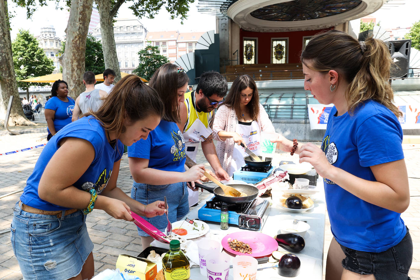 Fotos: Las comparsas de Bilbao celebran su día a un mes de Aste Nagusia