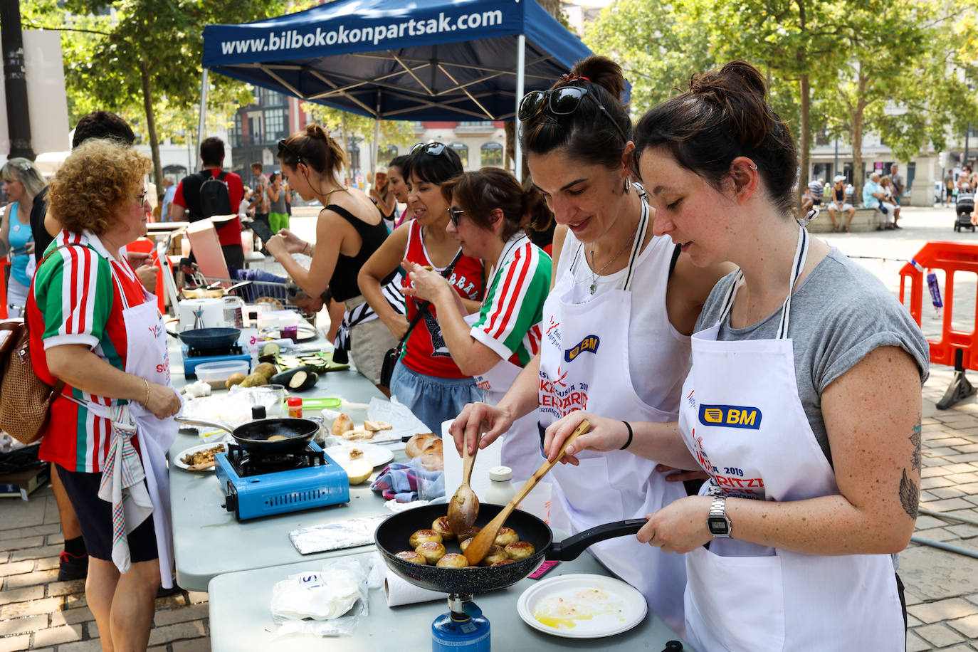 Fotos: Las comparsas de Bilbao celebran su día a un mes de Aste Nagusia