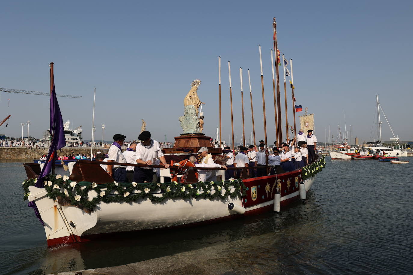 Fotos: Santurtzi rinde homenaje a la Virgen del Carmen