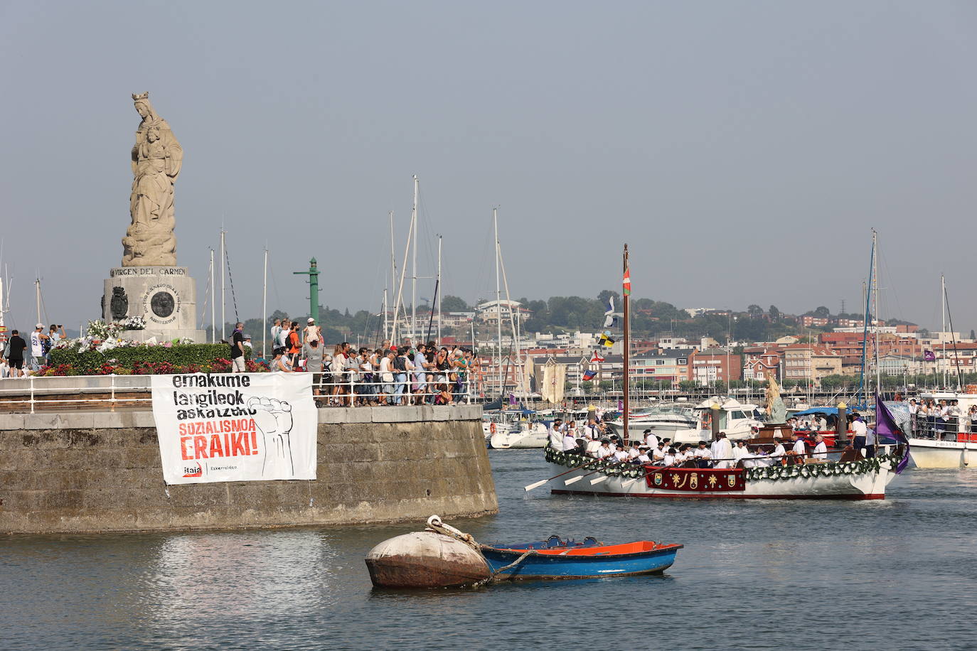 Fotos: Santurtzi rinde homenaje a la Virgen del Carmen