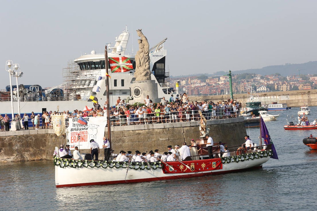Fotos: Santurtzi rinde homenaje a la Virgen del Carmen