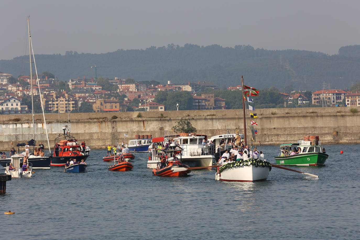 Fotos: Santurtzi rinde homenaje a la Virgen del Carmen