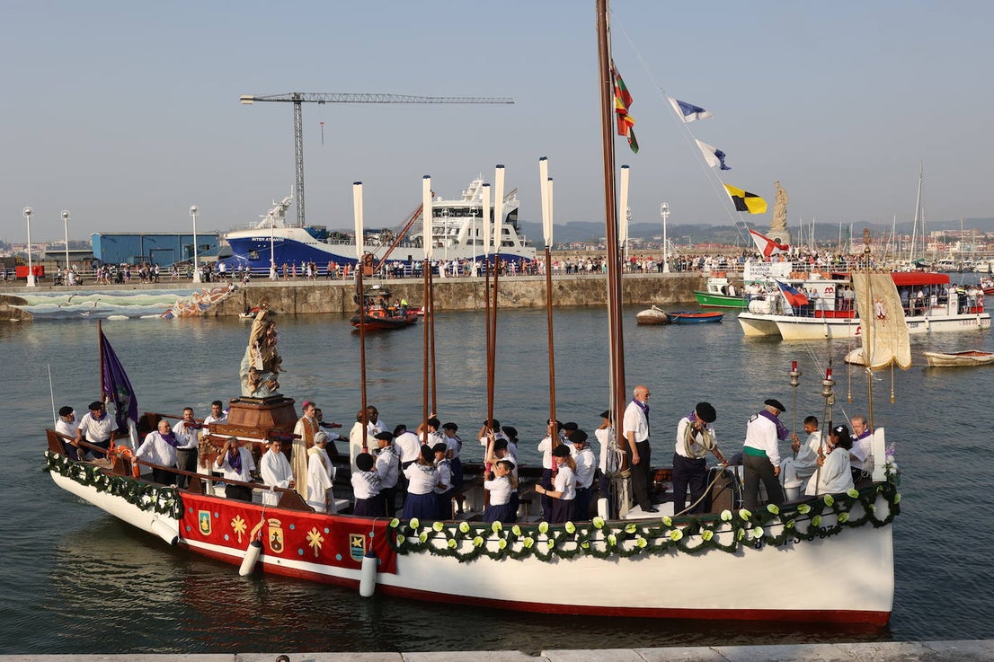 Fotos: Santurtzi rinde homenaje a la Virgen del Carmen