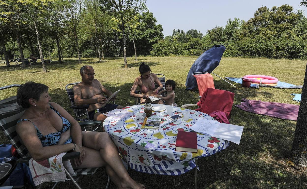 La familia de Lucía Pérez disfruta del sábado en Garaio.