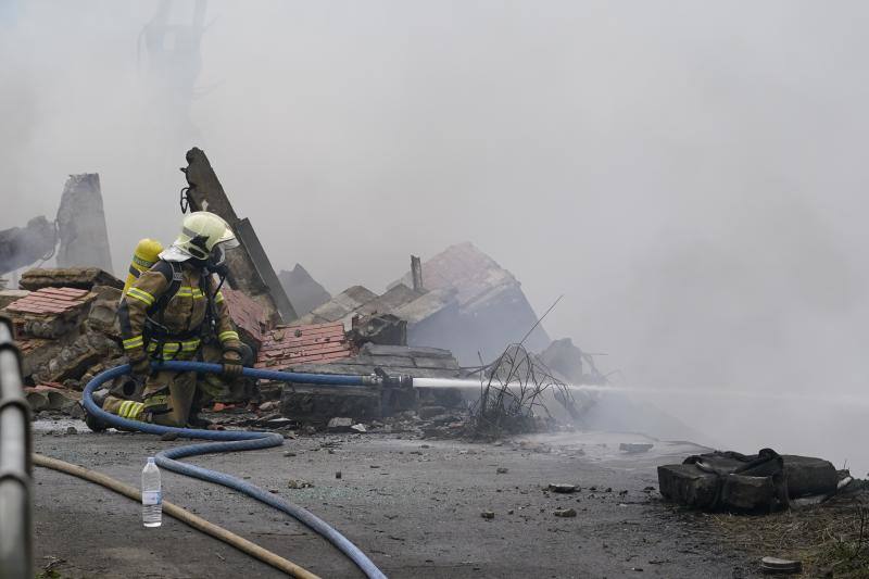 Fotos: Diez desalojados tras un incendio en Lemoa