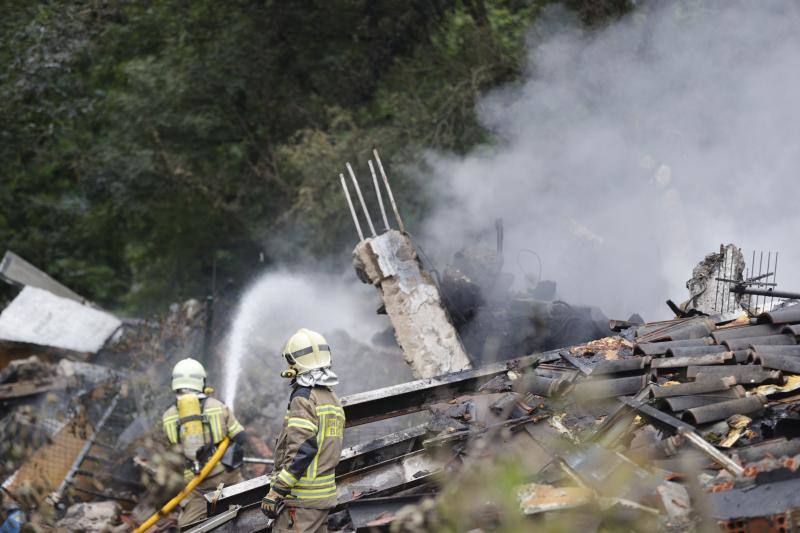 Fotos: Diez desalojados tras un incendio en Lemoa