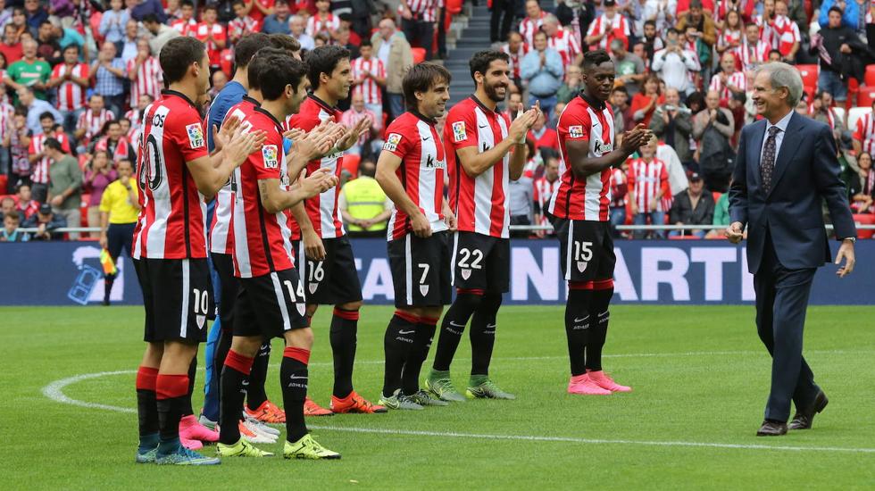 San Mamés rindió homenaje a Txetxu Rojo en 2015. 