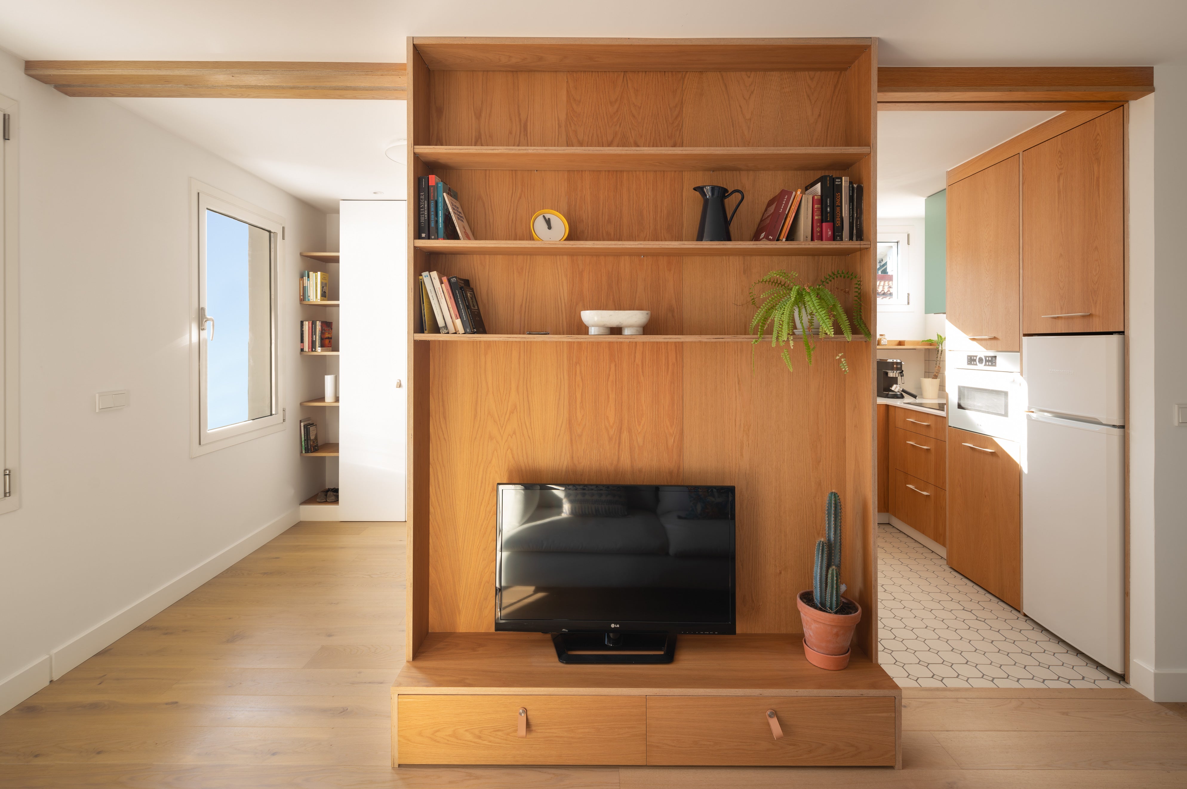 Fotos: El sorprendente &#039;minipiso&#039; de una pareja en el Puerto Viejo: 25 metros y habitaciones que se transforman