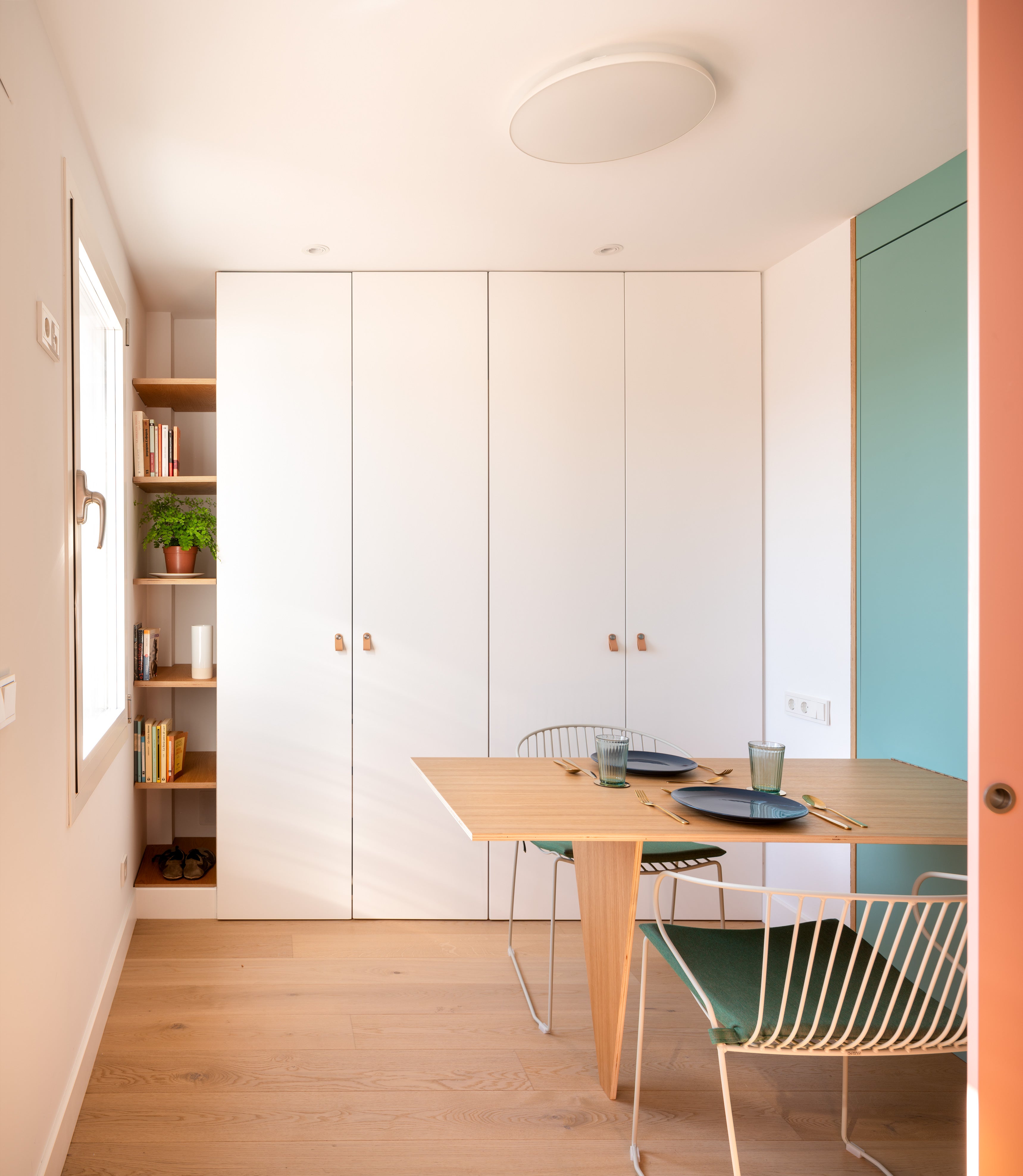 Fotos: El sorprendente &#039;minipiso&#039; de una pareja en el Puerto Viejo: 25 metros y habitaciones que se transforman