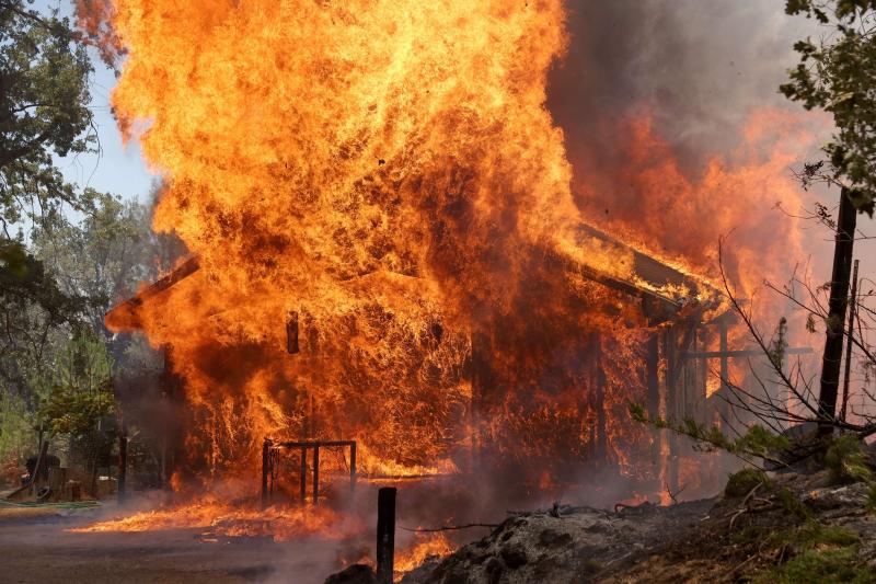 Fotos: Un incendio cercano al Parque de Yosemite (California) pone en peligro sus secuoyas gigantes