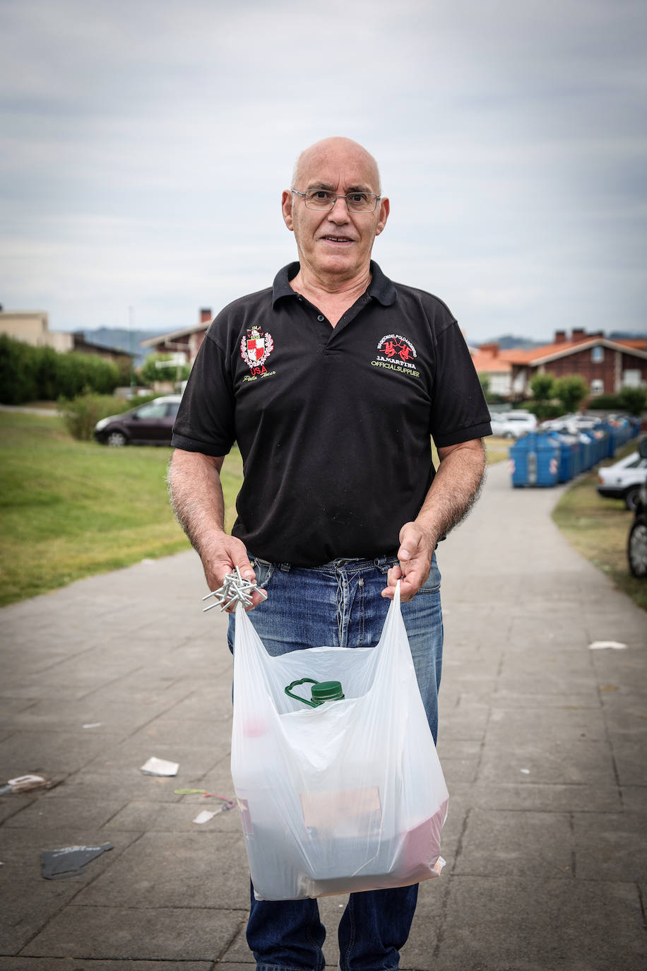 Fotos: Limpieza en Aixerrota tras la multitudinaria fiesta de Paellas