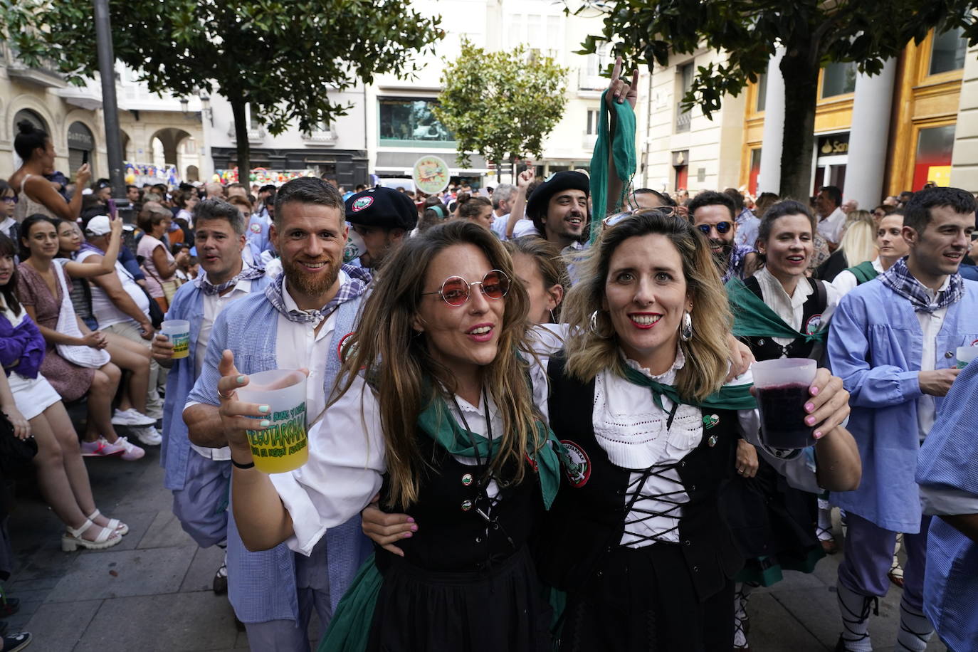 Fotos: Búscate en las fotos del Día del Blusa y la Neska de Vitoria