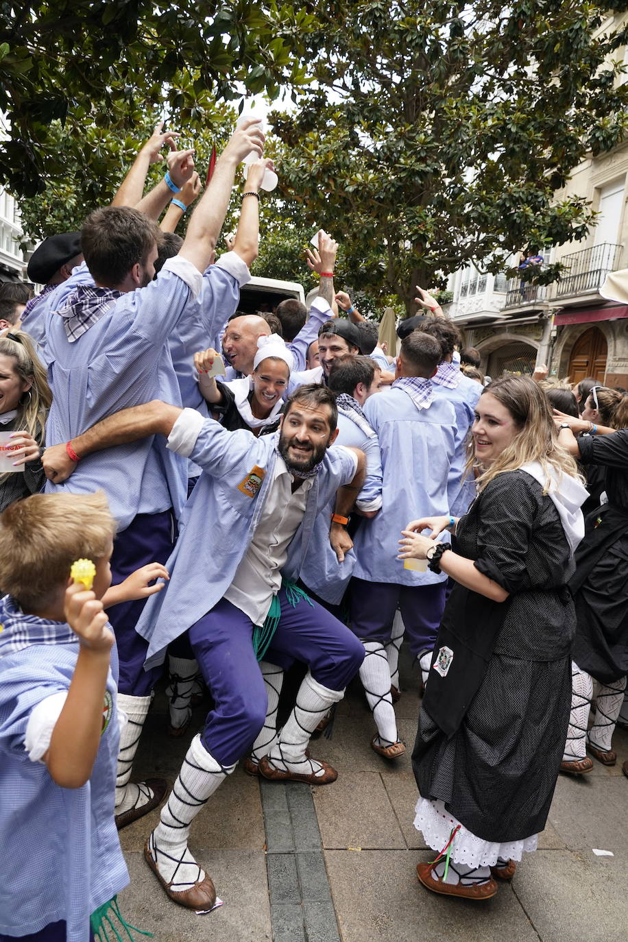 Fotos: Búscate en las fotos del Día del Blusa y la Neska de Vitoria