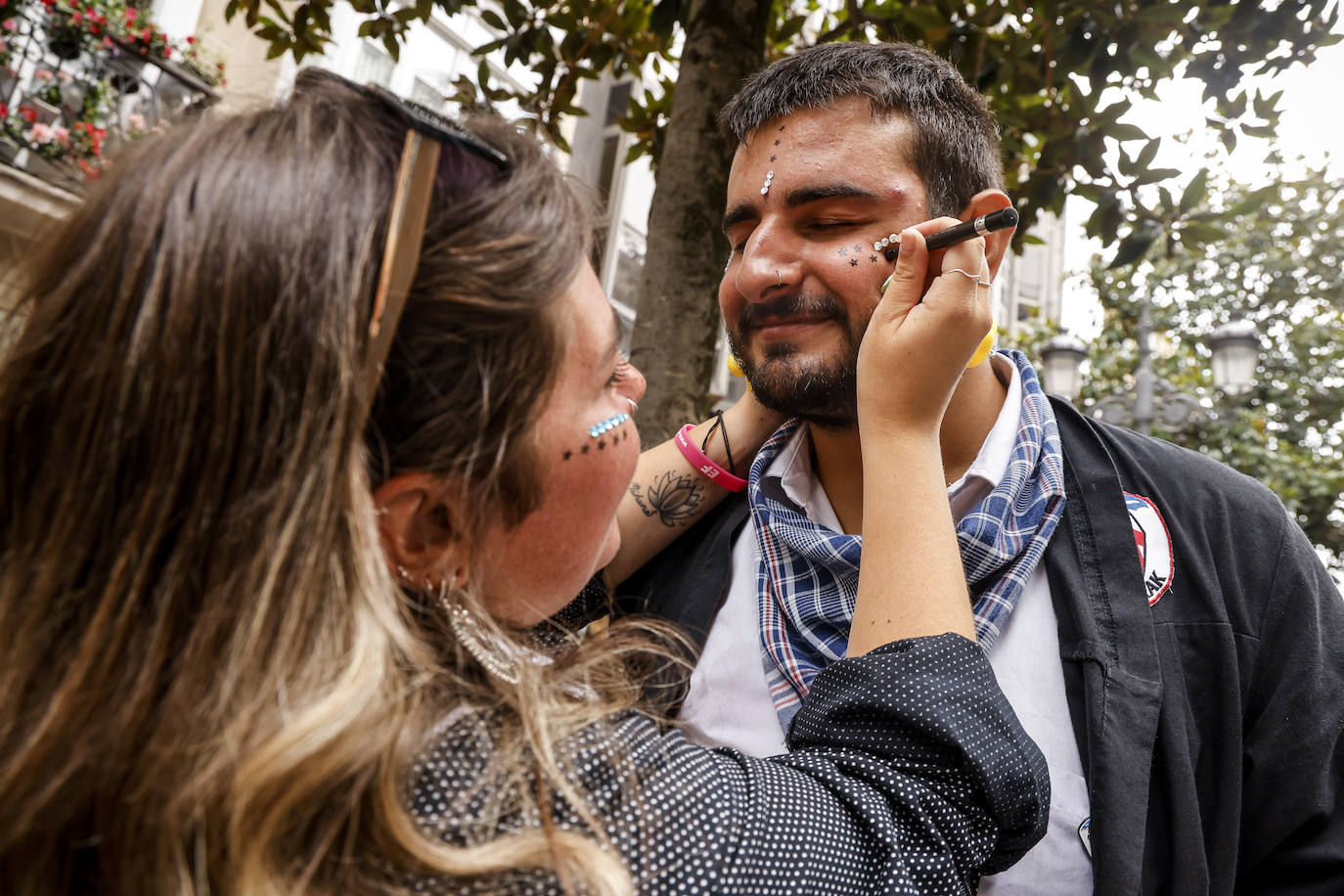 Fotos: Búscate en las fotos del Día del Blusa y la Neska de Vitoria