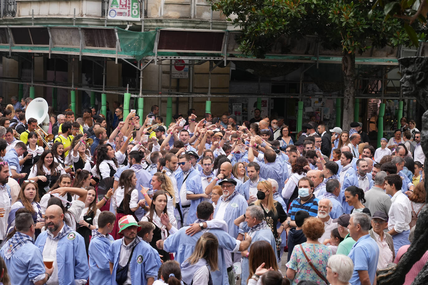 Fotos: Búscate en las fotos del Día del Blusa y la Neska de Vitoria