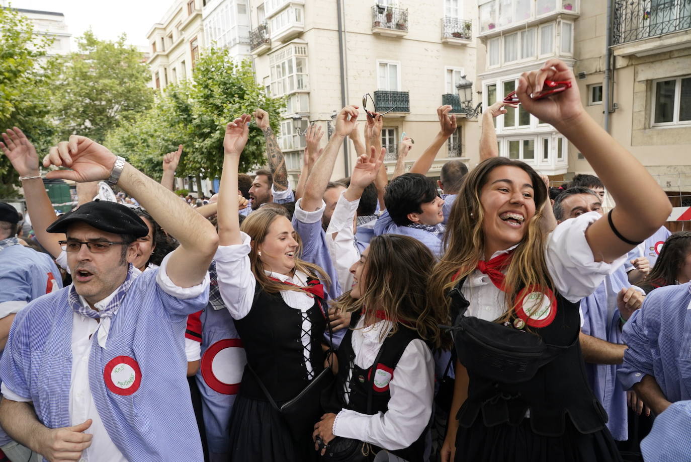 Fotos: Búscate en las fotos del Día del Blusa y la Neska de Vitoria