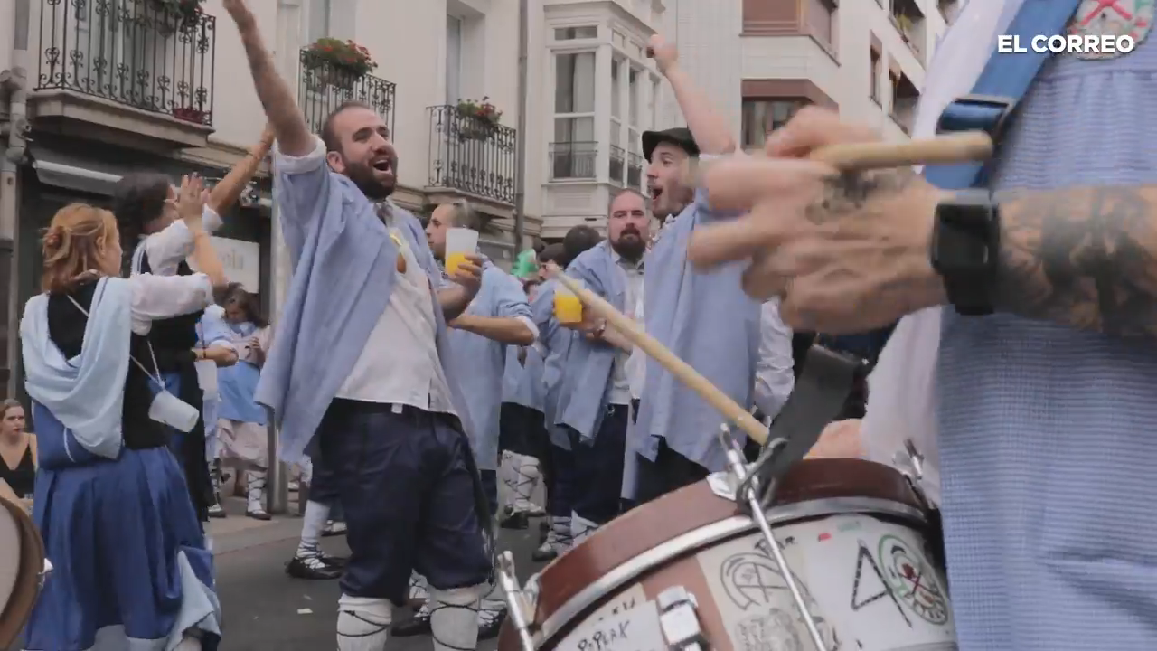 Revive el paseíllo de los Blusas y las Neskas