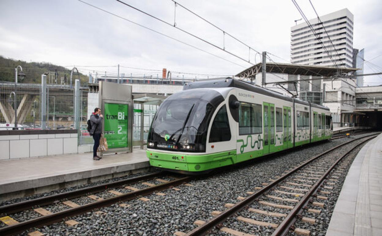 El tranvía de Bilbao solo circulará entre Bolueta y Arriaga del 30 de julio al 10 de agosto por la renovación de vías