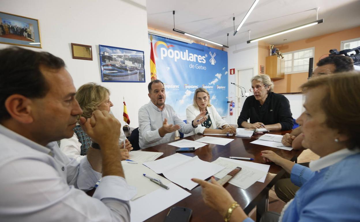 Iturgaiz y González se han reunido este miércoles con el grupo municipal del PP de Getxo. 