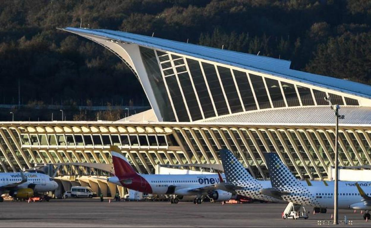 Aeropuerto de Bilbao | Impiden que una pasajera ebria suba a un avión