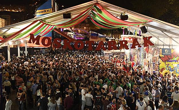 La Ertzaintza estudia infiltrar a agentes en los recintos festivos para vigilar posibles pinchazos a mujeres 