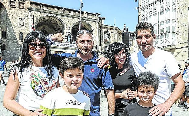 Josune Fernández, Fernando Ortiz de Eribe, Irene Rodríguez, AlbanoAlonso y los pequeños Andoni y Julen Ortiz de Eribe.