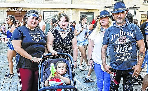 Beatriz y María Torrillas, María Jesús Perea, Javier Díez y el pequeño Javier.