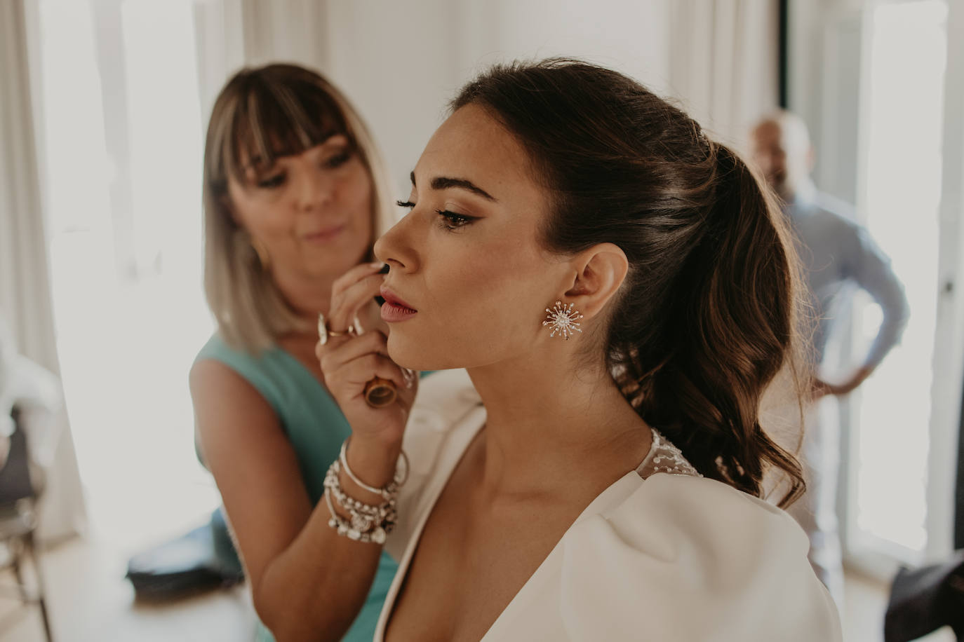 Fotos: Julia, la novia que brilló en Jerez con vestido y joyas bilbaínas