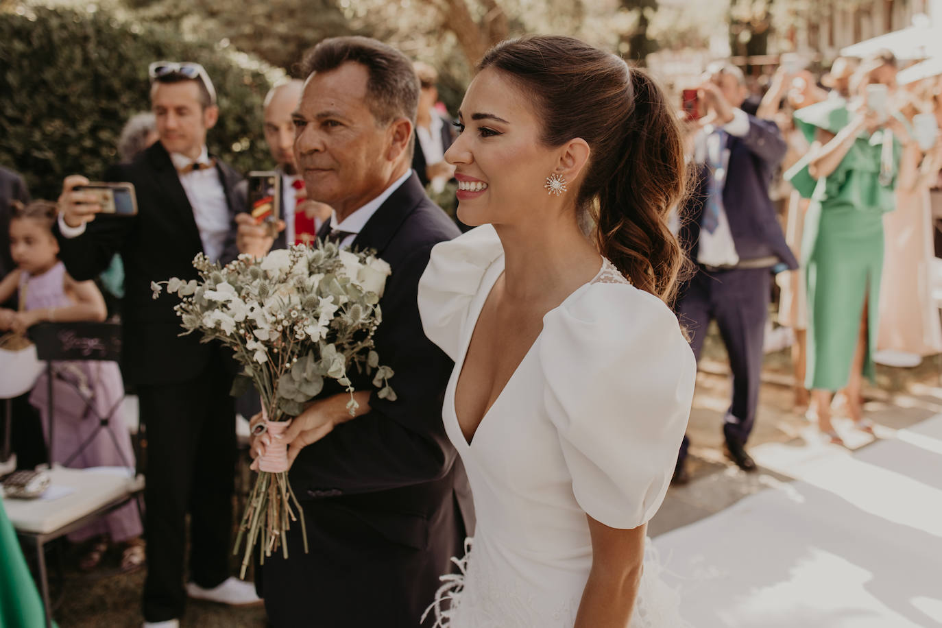 Fotos: Julia, la novia que brilló en Jerez con vestido y joyas bilbaínas