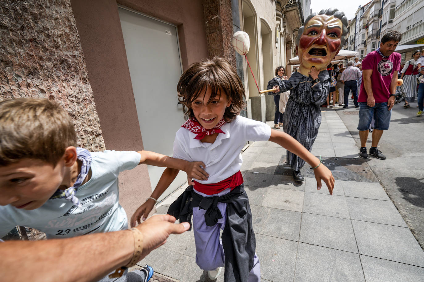 Fotos: Los Gigantes y Cabezudos toman Vitoria por las fiestas de La Blanca
