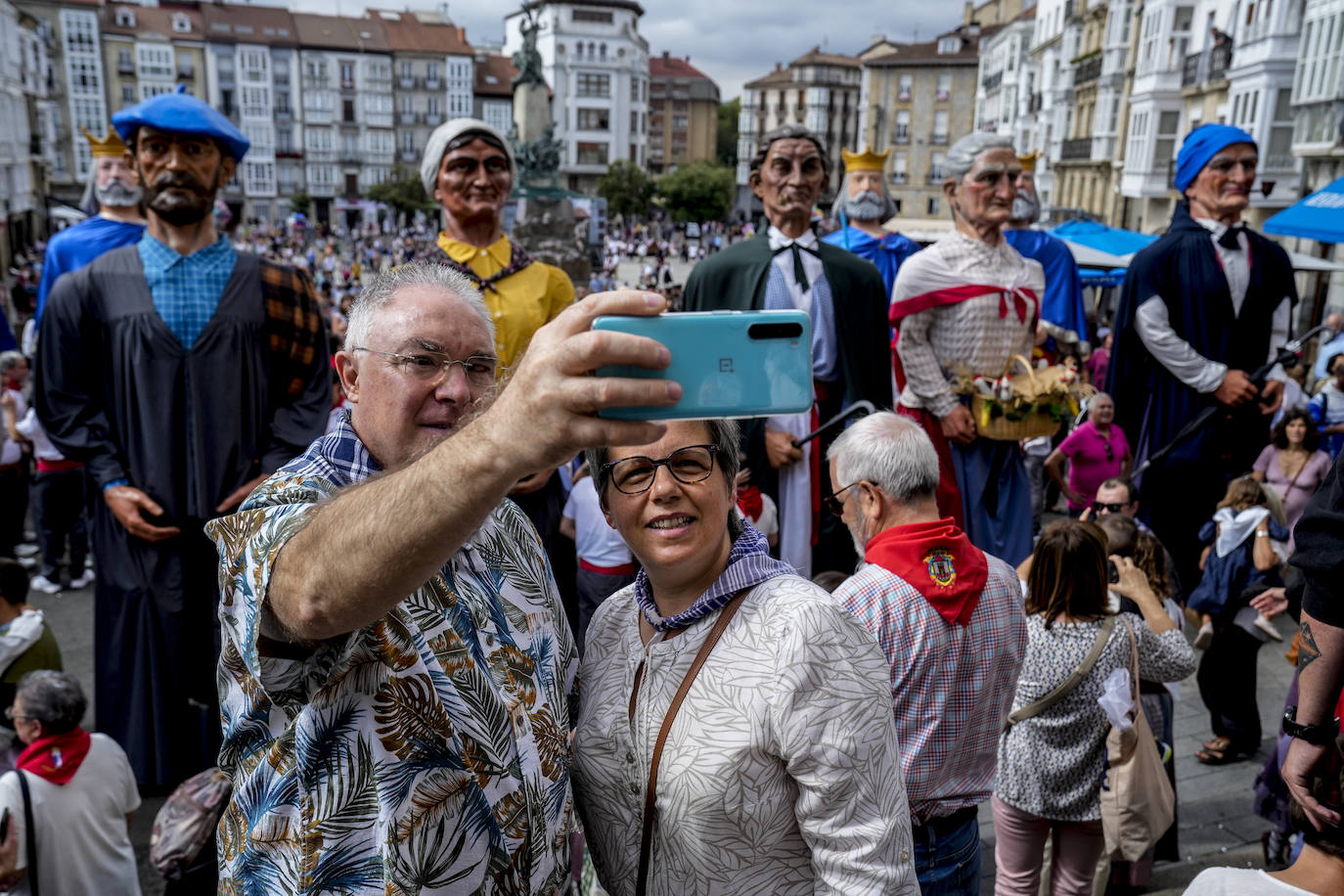 Fotos: Los Gigantes y Cabezudos toman Vitoria por las fiestas de La Blanca