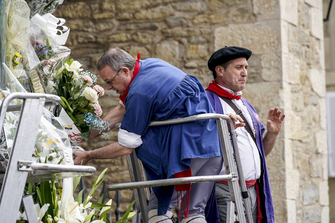Fotos: Emoción a raudales en la ofrenda floral a la Virgen Blanca