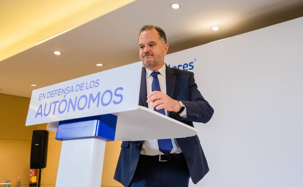 Carlos Iturgaiz, durante un reciente encuentro con empresarios. 