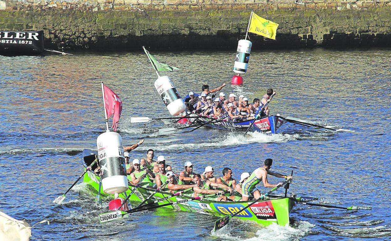 Hondarribia se llevó la Ikurriña de Sestao por setenta centésimas de ventaja sobre Urdaibai tras una regata muy igualada.