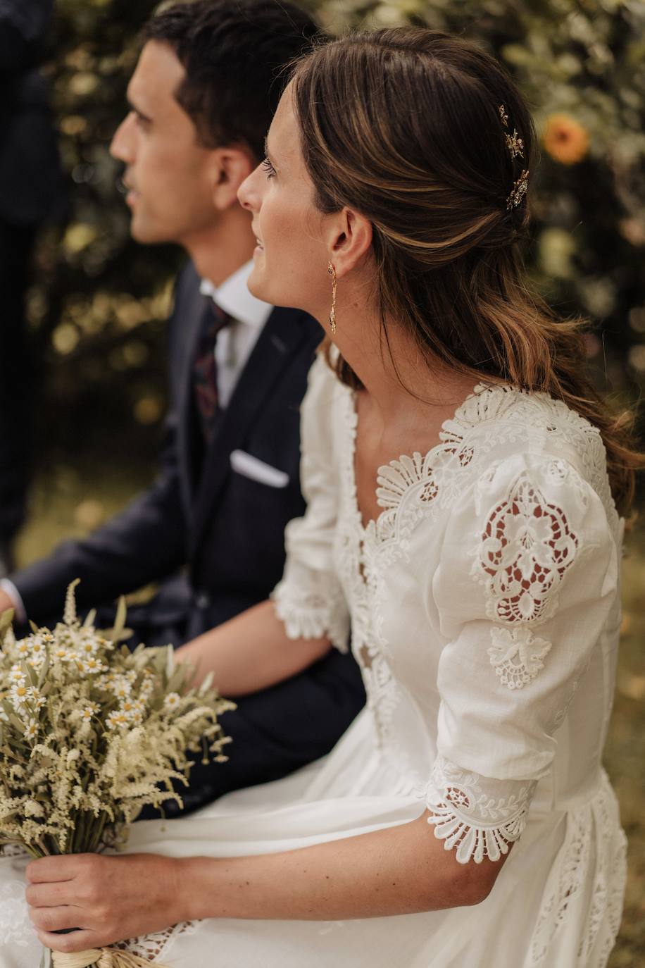 Fotos: Xandra, la novia sencilla con alpargatas y su boda en su casa de Llodio