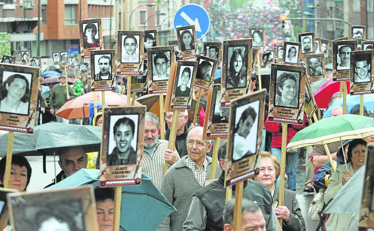 Marcha a favor del acercamiento de los presos de ETA celebrada hace unos años en Bilbao. 