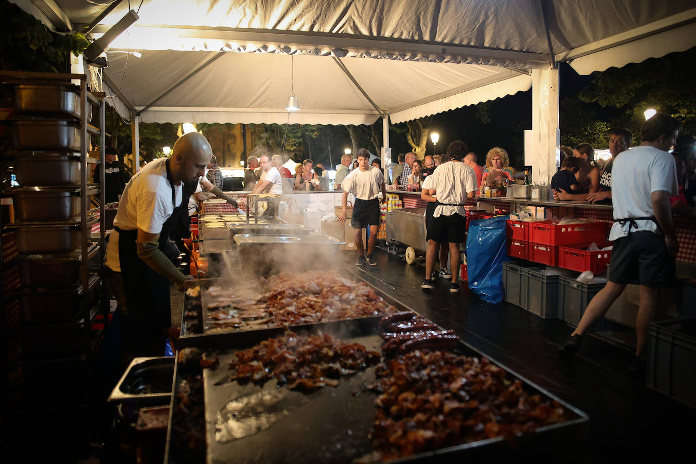 Fotos: Miles de vizcaínos peregrinan a Begoña para ver a la Amatxu