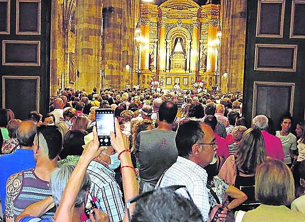 La misa central estuvo oficiada por el Obispo de Bilbao. 