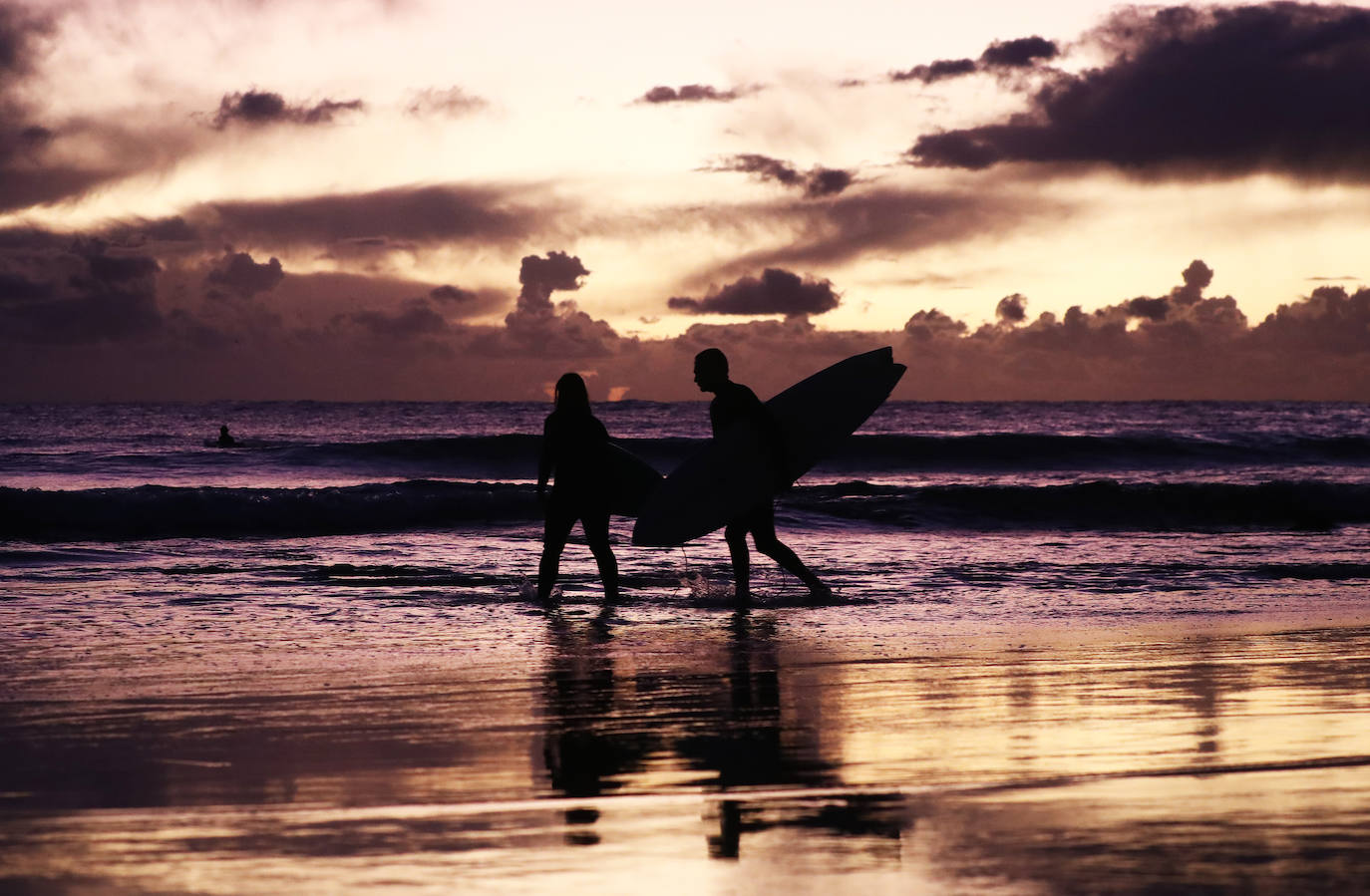 Fotos: Surfeando al amanecer en Australia