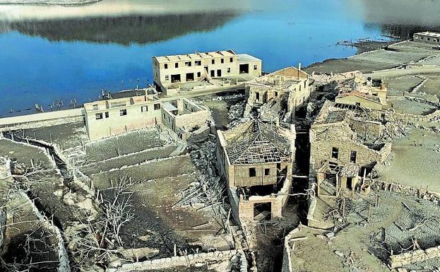 El embalse obligó a abandonar el pueblo en 1992. 