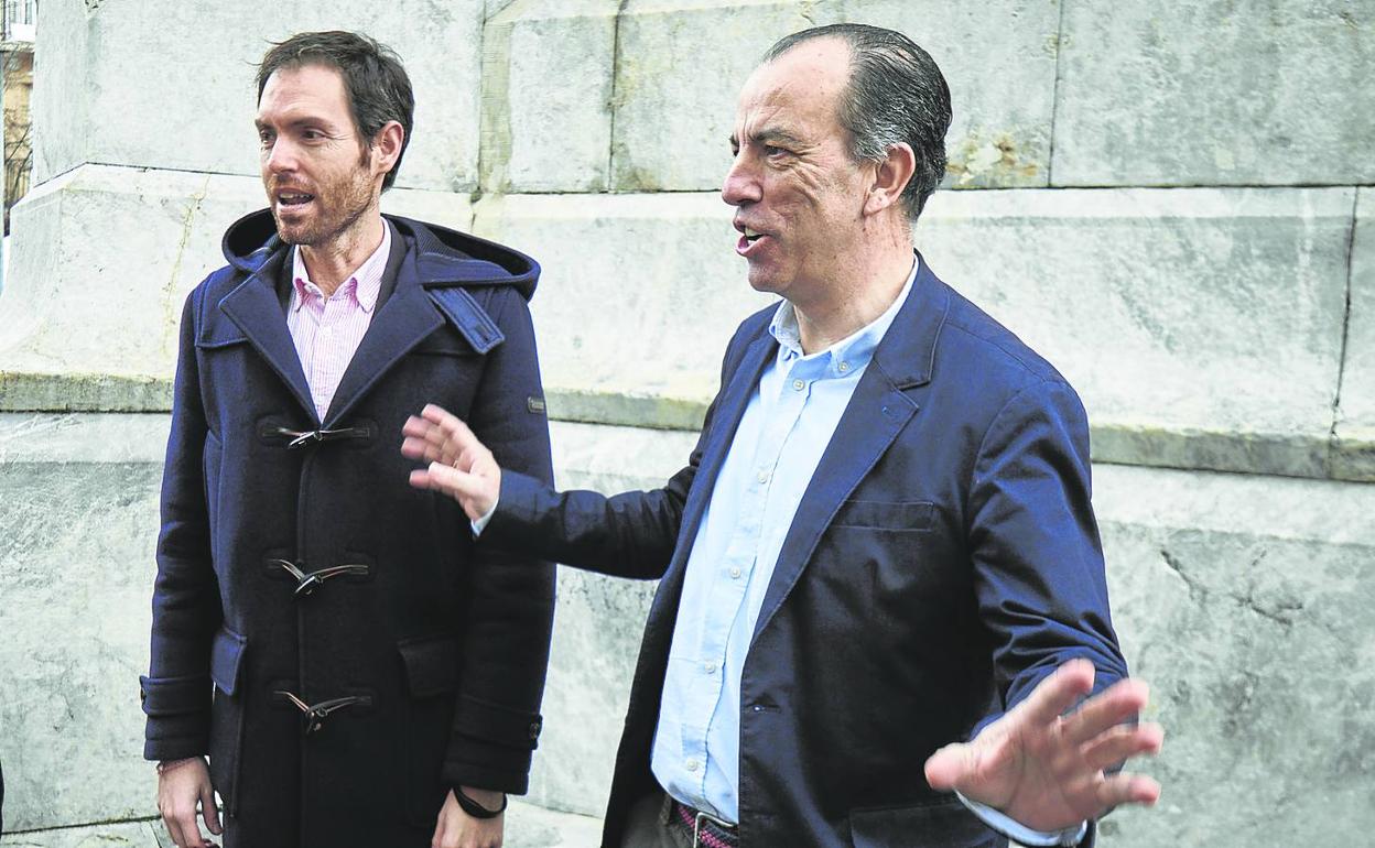 Los dos diputados expulsados de UPN por votar en contra de la reforma laboral de Sánchez, Sergio Sayas y Carlos García Adanero. 