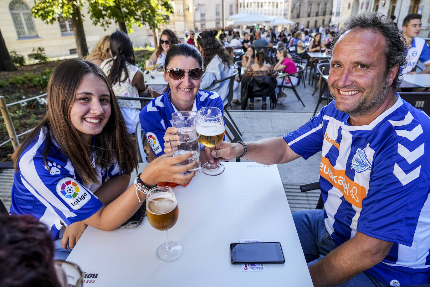 Fotos: Ambientazo en Mendizorroza contra el Mirandés
