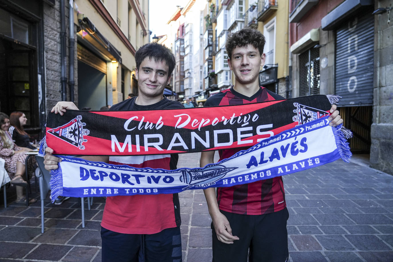 Fotos: Ambientazo en Mendizorroza contra el Mirandés