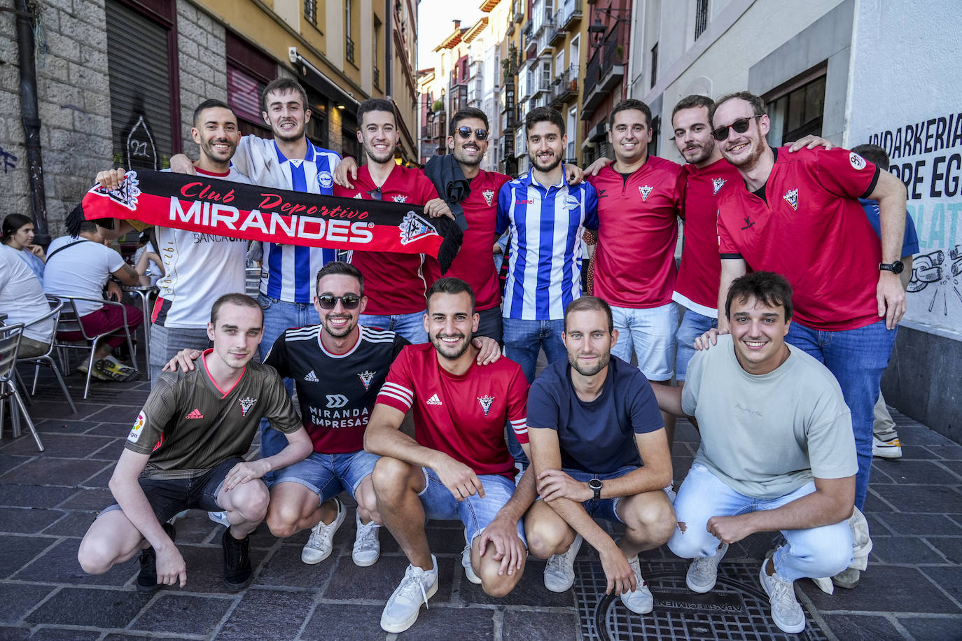 Fotos: Ambientazo en Mendizorroza contra el Mirandés