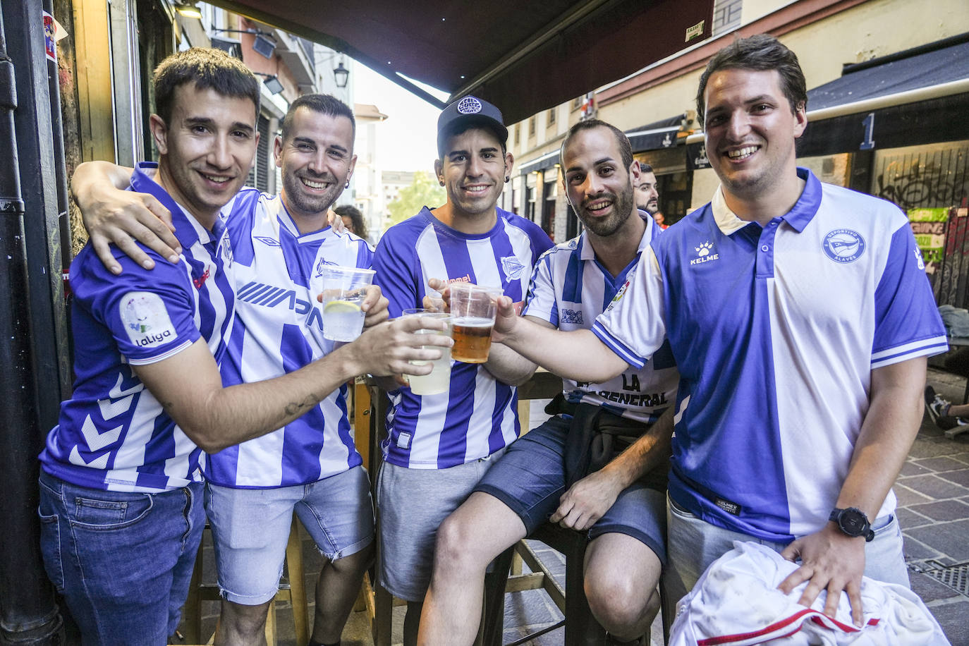 Fotos: Ambientazo en Mendizorroza contra el Mirandés