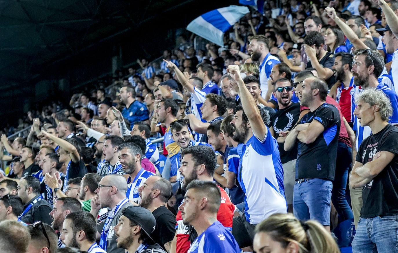 Fotos: Ambientazo en Mendizorroza contra el Mirandés