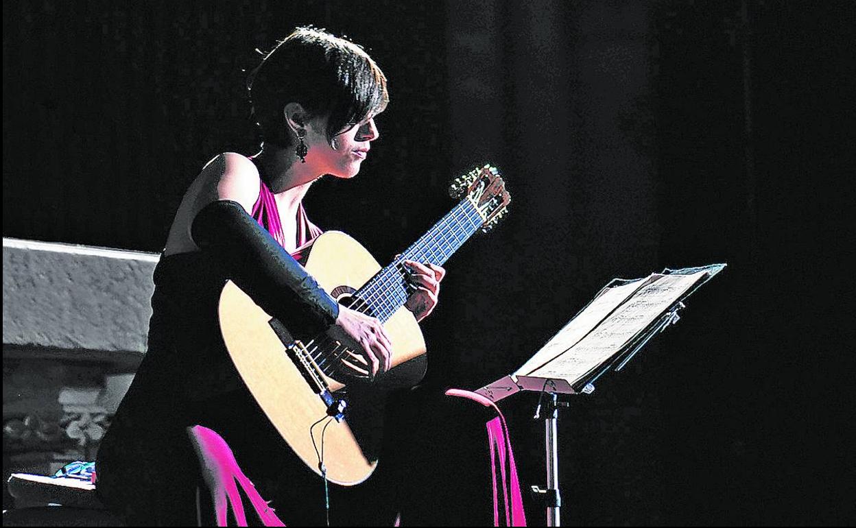 La guitarrista Silvia Nogales, durante una actuación. 