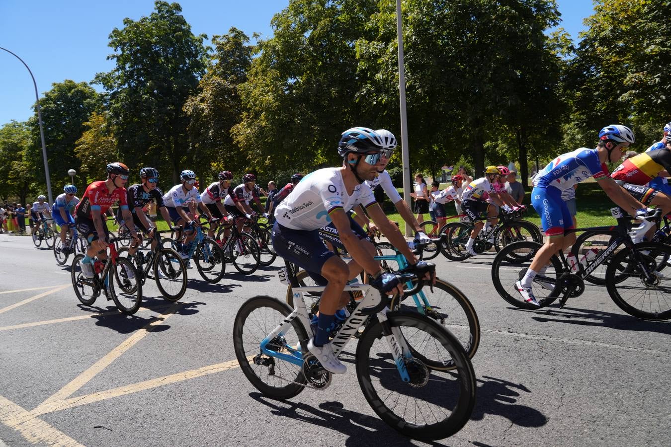 Fotos: Las mejores fotos de la cuarta etapa de La Vuelta en Álava