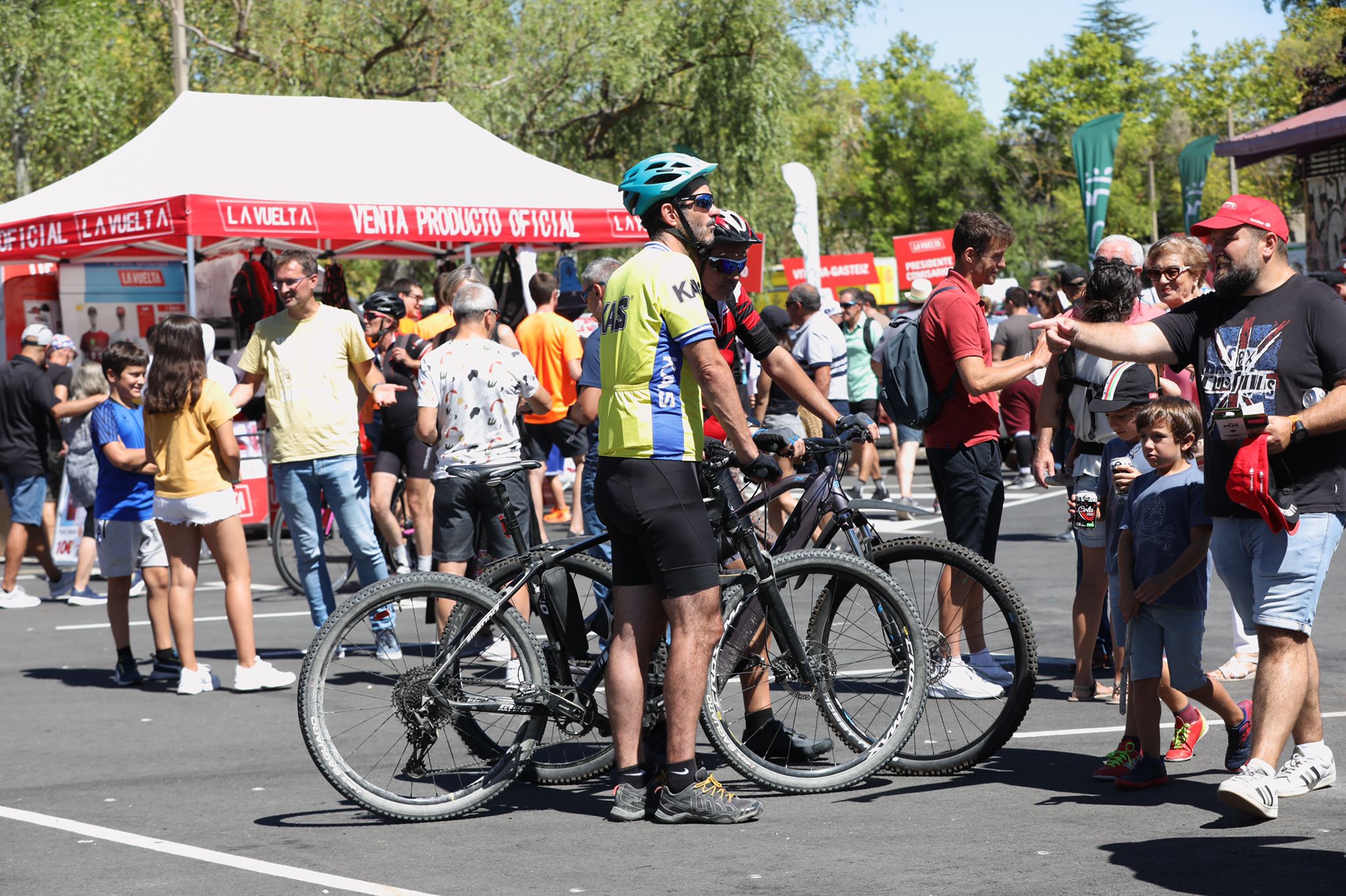 Fotos: Las mejores fotos de la cuarta etapa de La Vuelta en Álava